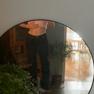 Lågmidjade jeans - Oanvända jeans. Dem är mer grå i verkligheten än vad som framgår på bilden🥰