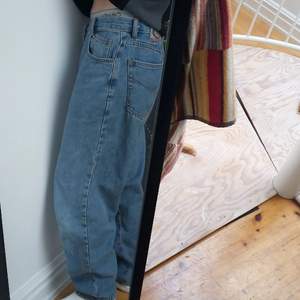 Vintage jeans, strl M. 100% bomull. Kan mötas upp i Göteborg, köparen står för frakten.