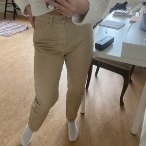 Weekday jeans 29/30 - Ett par så sköna & höstiga weekdayjeans i strl 29/30. Sitter bra på mig som är strl S/M! 🍁💕 Modellen heter Lash