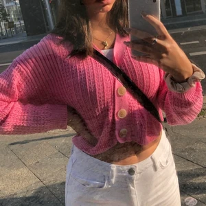 Kofta - Rosa kofta från Asos, kan användas som kofta eller topp. Använd ett fåtal gånger. Passar xs-s