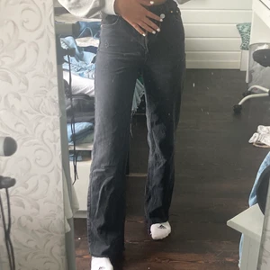 Svarta raka jeans från stradivarius  - Sålda