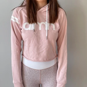 Hoodie  - Hoodie från aimn i bra skick, endast andvänd några gånger. Köparen står för frakten :), Nypris 600kr