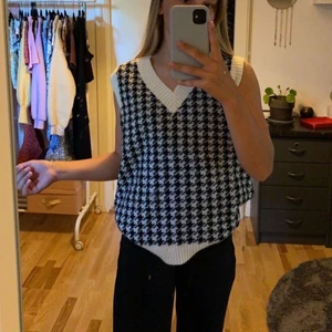 Väst från SHEIN  - Har enbart använt denna 2 gånger. Den är oversize 