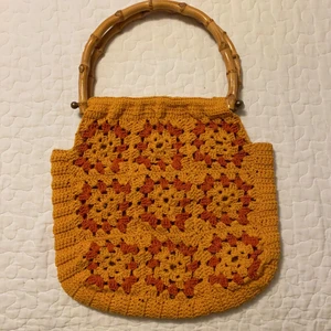 Virkad väska - Köpt länge sen men knappt använd, i bra skick!!