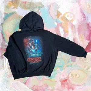 Stranger things hoodie - Stranger things hoodie i nyskick från Pull & bear