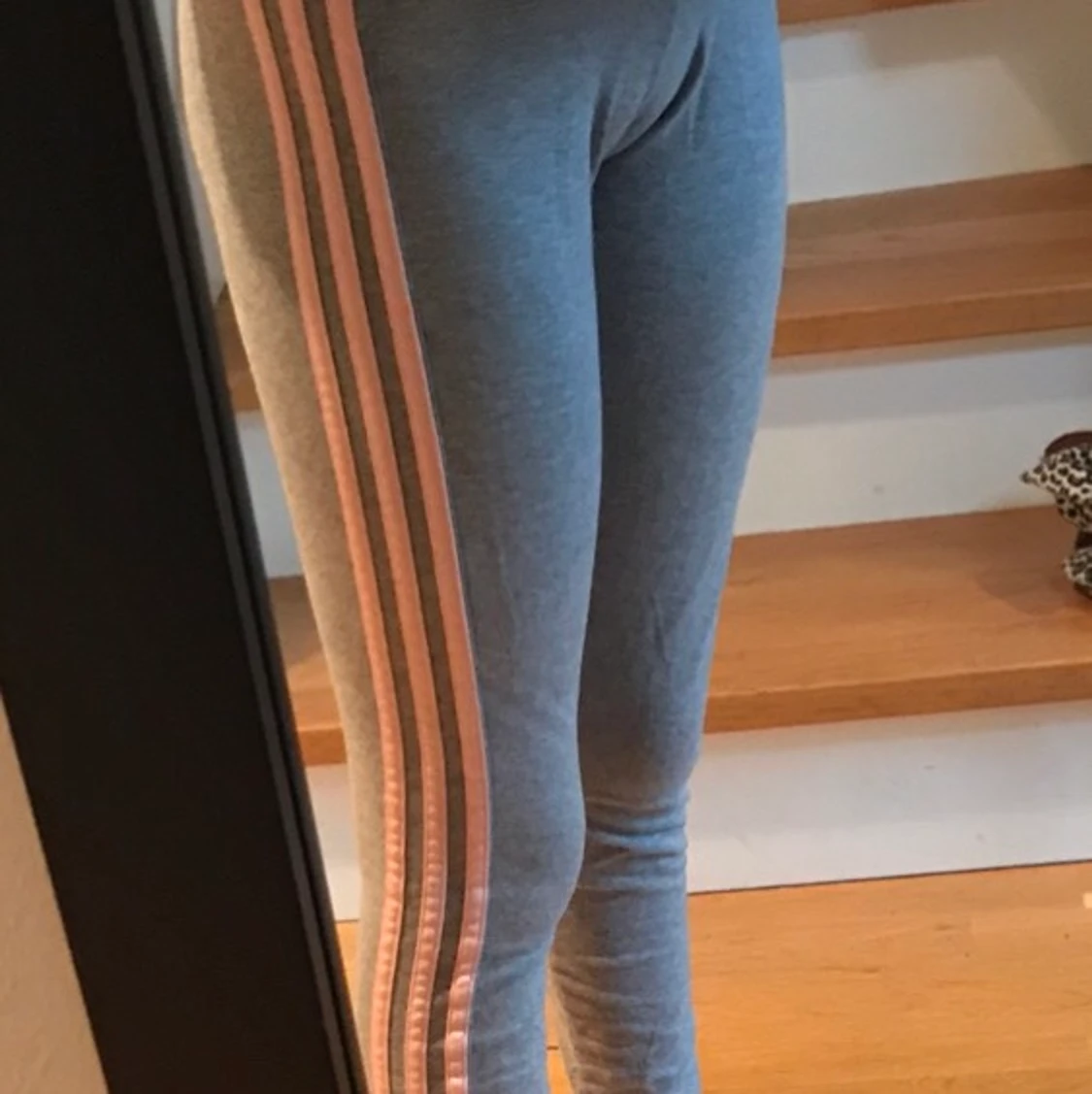 Rosa,gråa Adidasbyxor 