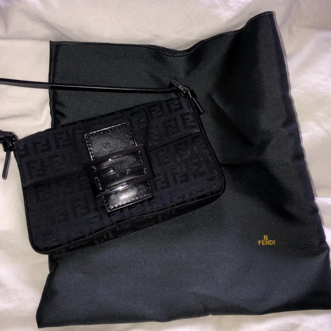 Fendi väska (äkta)  - 90