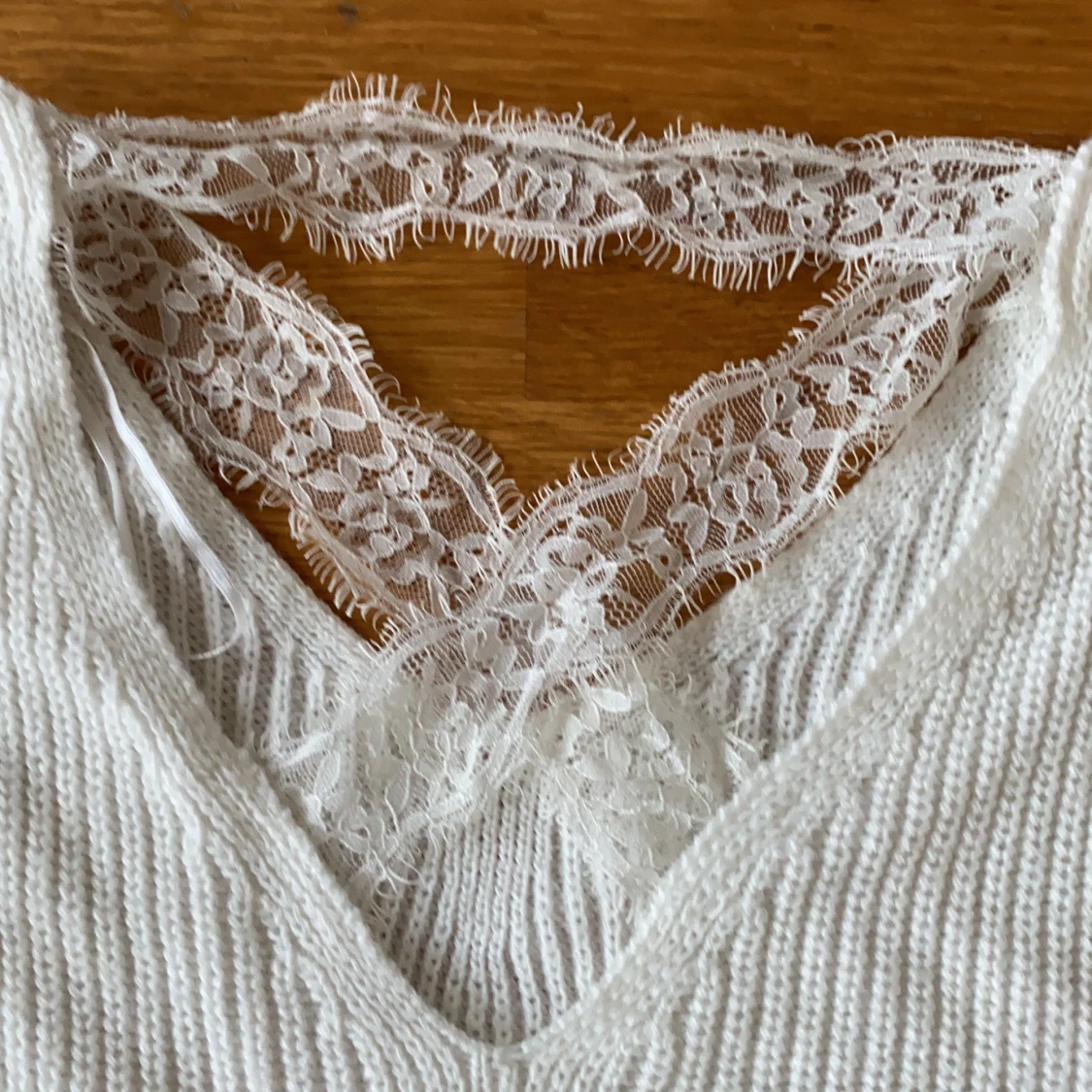 Vit stickad tröja