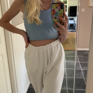 Linne  - Ett väldigt fint linne från SHEIN som har ett bra material och väldigt skönt material. Aldrig använd för den passar inte mig tyvärr! 