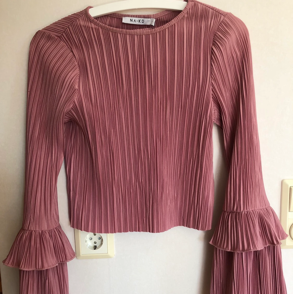 NA-KD cropped blus storlek S - 90