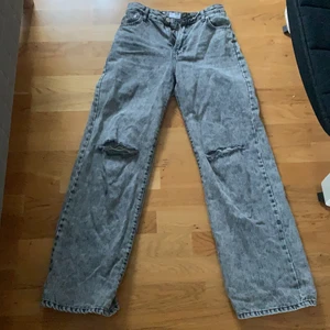 Jeans - Jätte snygga jeans. Säljer dessa för får ej på mig dom tyvärr. Storlek 36 och använt dom 3 gånger Max. 