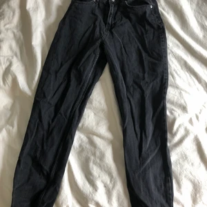 NAKD Mom Jeans - Svarta Mom jeans från NA-KD.