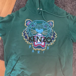 Kenzo hoodie grön, storlek M - Väldigt bra skick