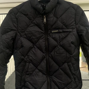 Peak Performance jacka - Säger min superfina peak performance dunjacka då den tyvärr har blivit för liten för mig. Storlek XS och den är i bra skick! Är flera intresserade blir det budgivning💕