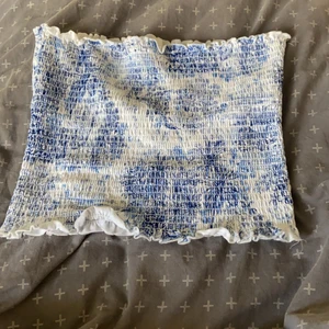 M - En topp från H&M nypris 149kr säljer för 80kr knappt använd 