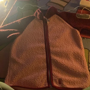 Flis tröja  - Den är aldrig andvänd i fint skick 