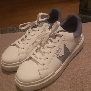 Skor me stjärnor - Använda försiktigt en gång. Säljer dom för jag köpte fel storlek :)