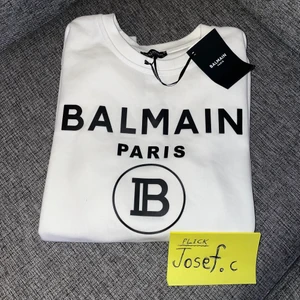 Balmain tröja  - Oanvänd med prislapp vit balmain tröja, mycket oanvända och fräsch. 