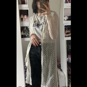 Lång Kofta -  Cremevit lång genomskinlig kofta 