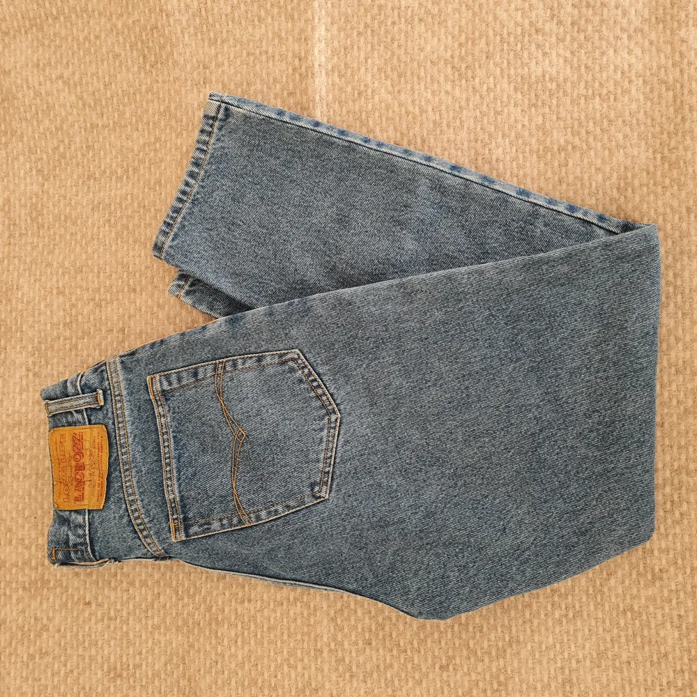 Vintage jeans dragkedja tyvärr trasig på dessa med, går lätta att fixa hos skräddare. Storlek 29/30, köparen står för frakten ❤. Jeans & Byxor.