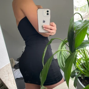 Svart klänning  - Svart klänning från BikBok i storlek XS 🤗😋😁