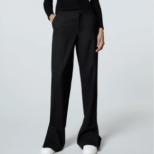 Zara byxor  - Säljer dessa slutsålda kostymbyxor från Zara i storlek S då de aldrig kommit till användning. Prislappen sitter kvar 🤍