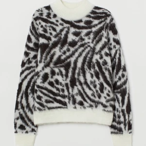 Stickad tröja  - Använd men i fint skick!