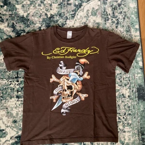 Ed Hardy t-shirt - Ed Hardy t-shirt. Okej skick. Hör av dig vid eventuella frågor 