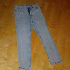 Blåa Monki Jeans storlek 32
