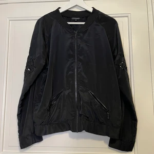 Svart + Glitter  - St: 40/42 ✨ 40kr