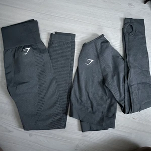 Gymshark - Vital seamless 2.0 i smokey grey marl.                        Sälja HELST tillsammans och är ALDRIG använda!    400kr ink frakt för BÅDA delarna.                           Storlek M i byxa och tröja. 