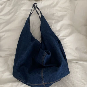 Väska - En väska i jeans, aldrig använd!👍👍