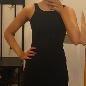 Svart klänning  - 💘 Svart klänning med öppen rygg, storlek XS-S, 120kr innan frakt 💘