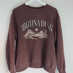 Brun tjocktröja  - Brun tjocktröja från pull and bear
