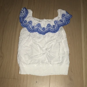 H&m blus aktig sak - Är i strl 158 (12-13 år) men skulle nog kunna passa någon som har XSS