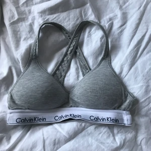 Calvin Klein Bh - Säljer Calvin Klein bh, använd ett antal gånger men har inga defekter ! Ifall ni har frågor är det bara att ställa 🌸