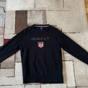 Gant tröja Stl M - Ungefär 1 år gammalt och har använts några gånger men den är stor för mig så jag har ej använt den mycket alls