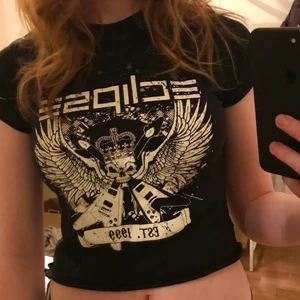 Tshirt  - En gripas T-shirt men coolt tryck. Svart och vit och jättebra skick