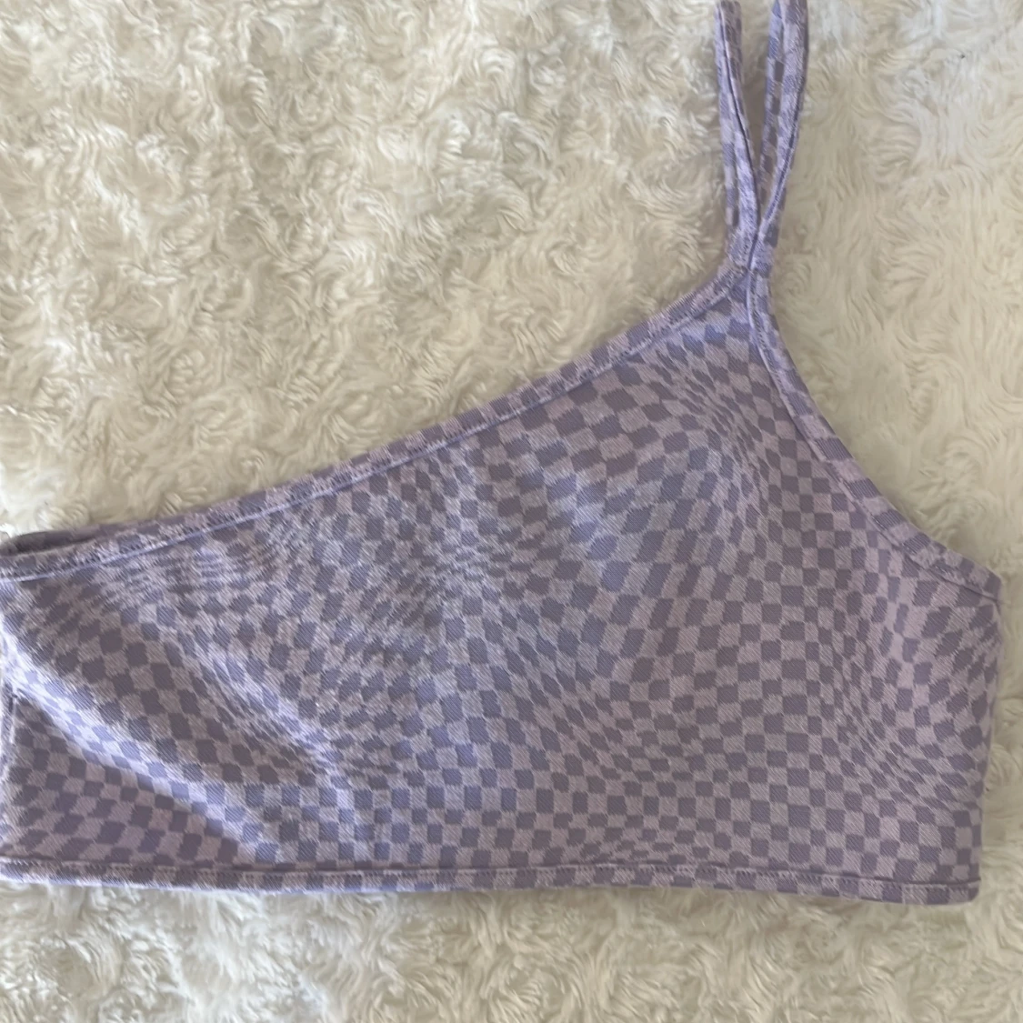 Lila rutig kort top.