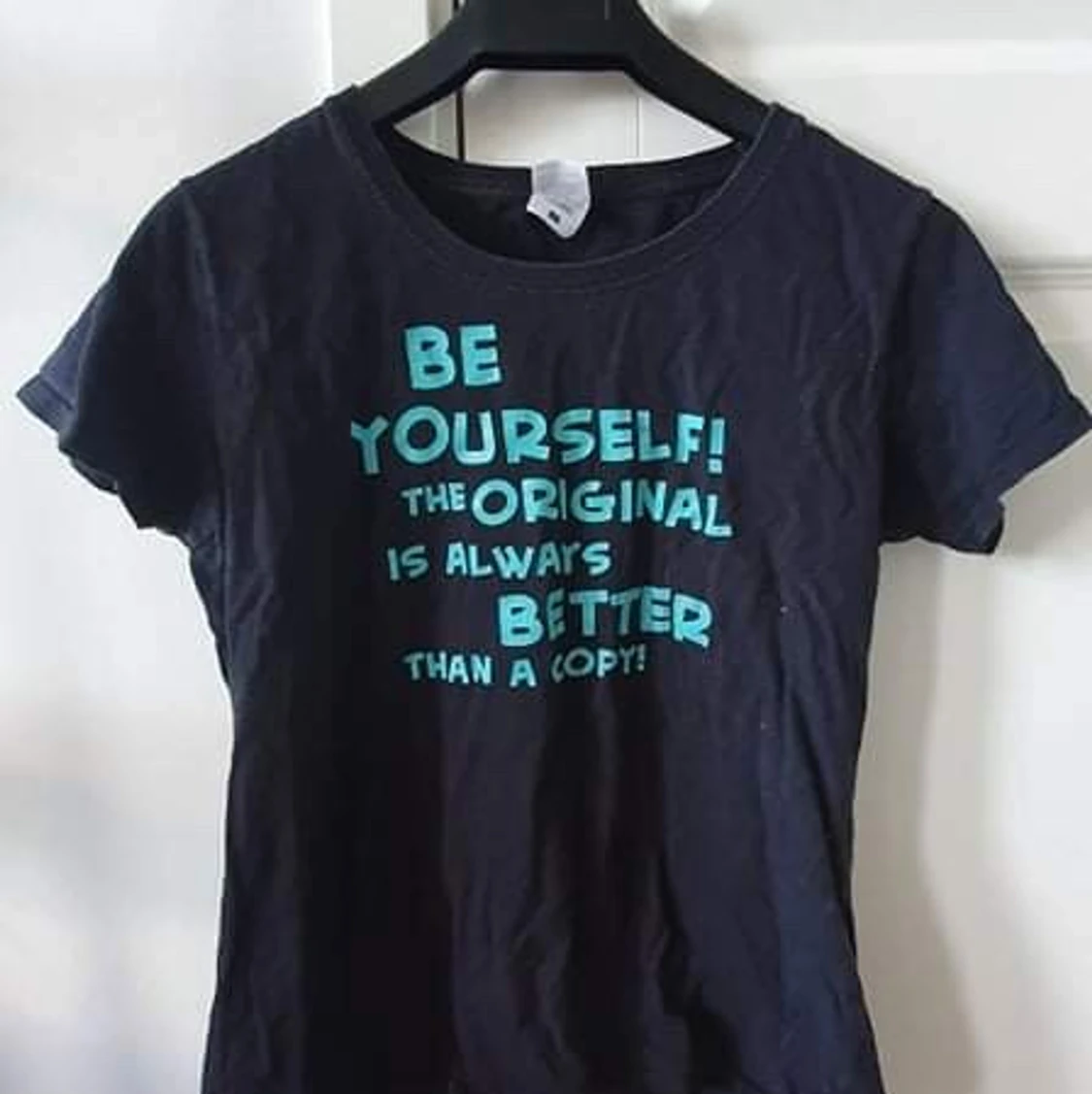 Svart t-shirt med text