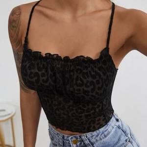 Topp  - Säljer denna helt nya toppen i storlek xs, passar även s. Gratis frakt 