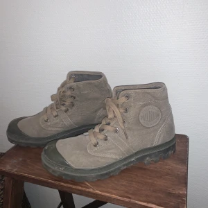 Gröna palladium - storlek 38 (dam) - Knappt använda. 