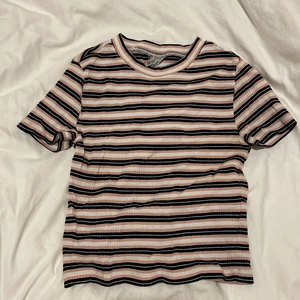 Fin rosa randig croptop - Xs från hm, endast provad!