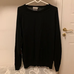 Redwood tröja strl L - En rejäl stickad långärmad tröja från Redwood i storlek L. Betalning endast med Swish. Jag står inte för frakt eller postens slarv🥰