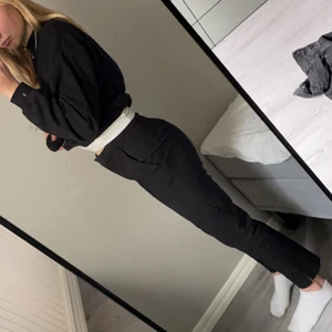 Snygga kostymbyxor!! - Lite använda kostymbyxor då jag snabbt växte ur dom. Köpa från Hm för 450kr. köp direkt för 100kr!!!