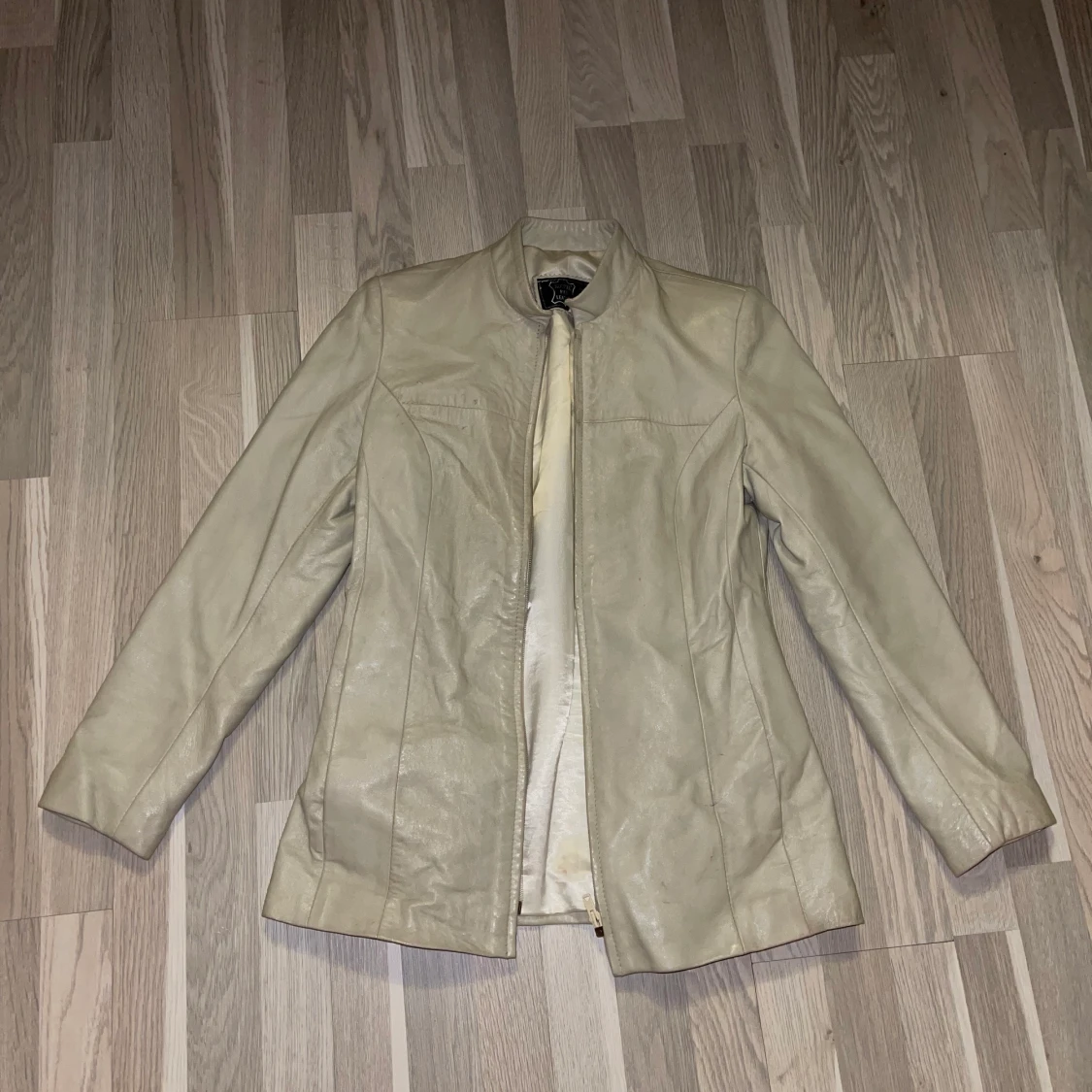 Beige/vit skinnjacka - 90