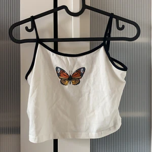 Fjärils linne    - Ett fjärils line från shein. Knappt använd, fint skick 