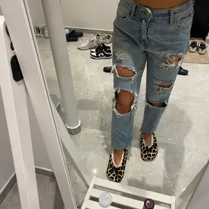 säljer dessa skit snygga mom jeans ifrån prettylittlething i storlek 10 men dessa sitter som en XS/S❤️