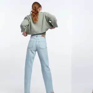 De populära 90’s high waist jeans från Gina Tricot! 💓