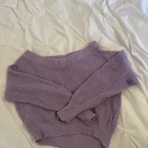 Jätte fin lila stickad tröja från Gina tricot i stl XS❤️ 